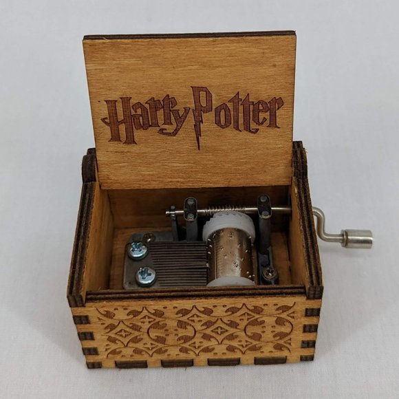 Harry Potter Mini Hand Crank Music Box - Hedwig's Theme - Picture 1 of 7